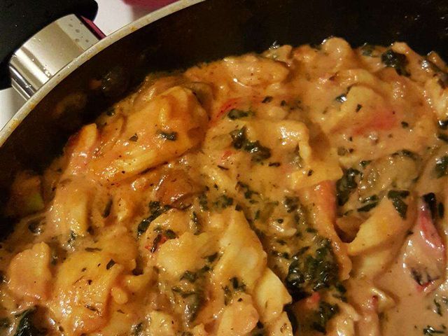 Розовый соус для пасты (креветки)