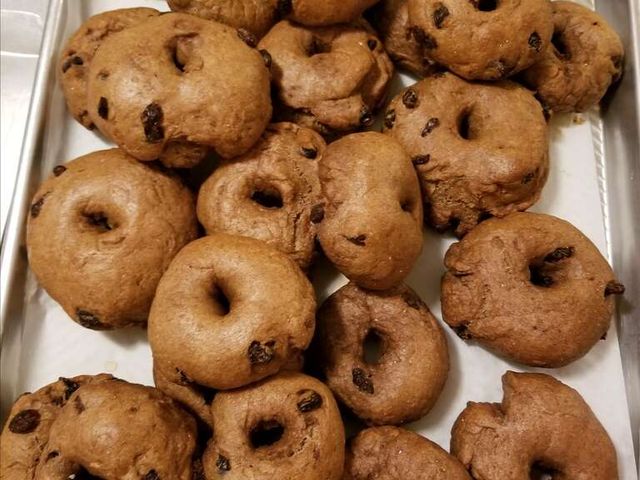 Цельнозерновые бублики с изюмом и корицей