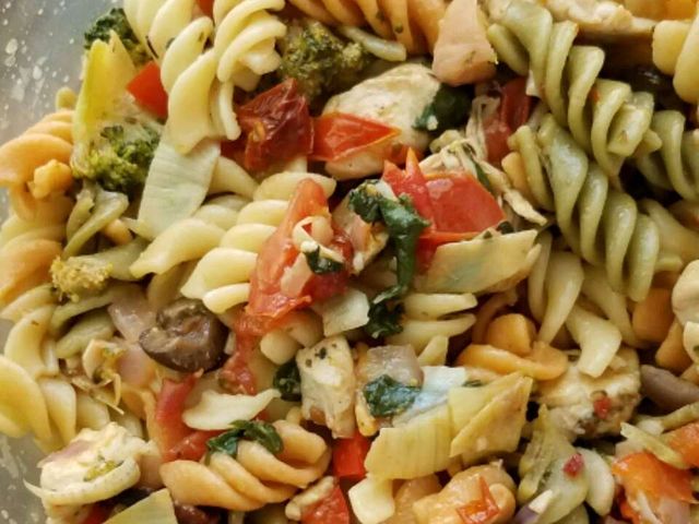 Паста с курицей по-гречески