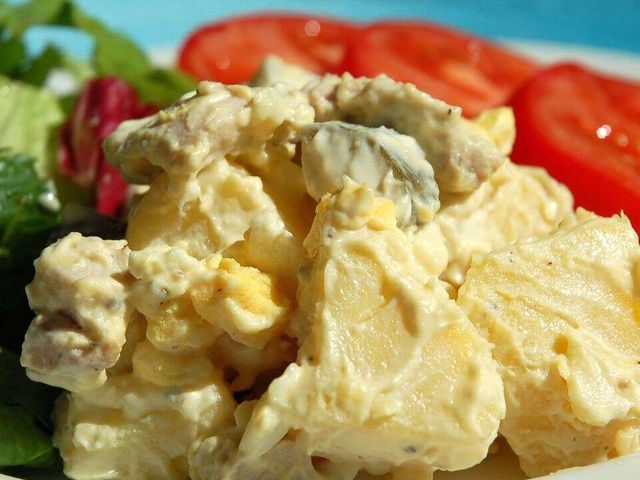 Картофельный салат с курицей