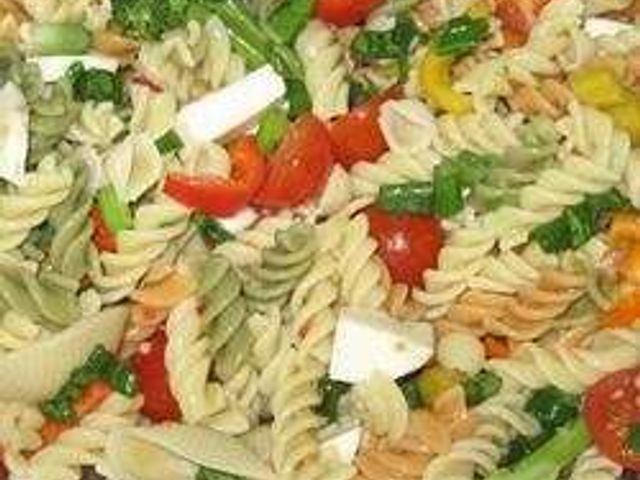 Итальянский салат из макарон
