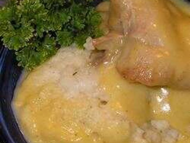 Курица с пельменями с травами