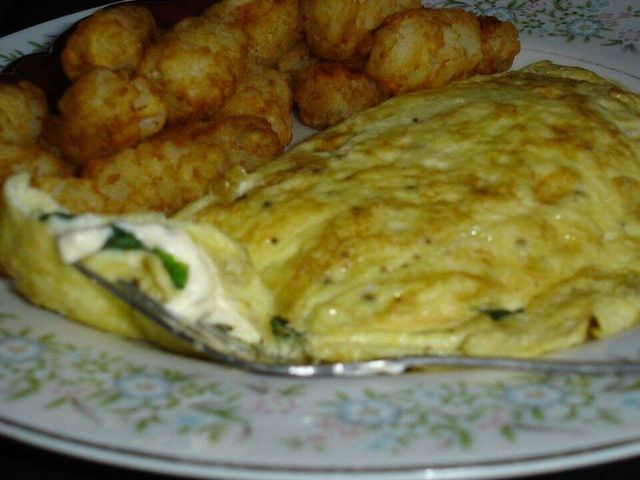 Омлет со сливочным сыром с травами